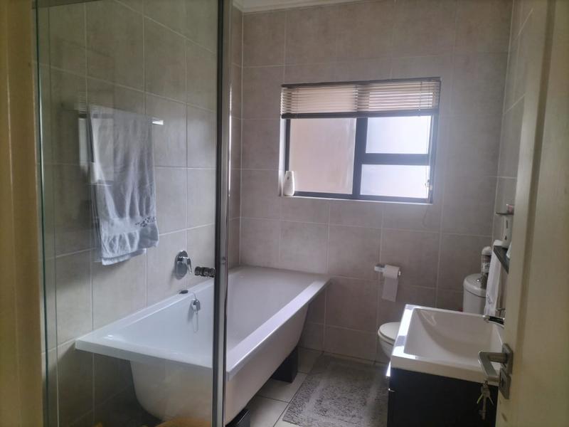 2 Bedroom Property for Sale in Greenstone Hill Gauteng