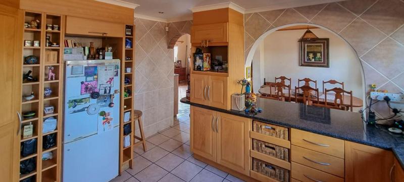 5 Bedroom Property for Sale in Mnandi Gauteng