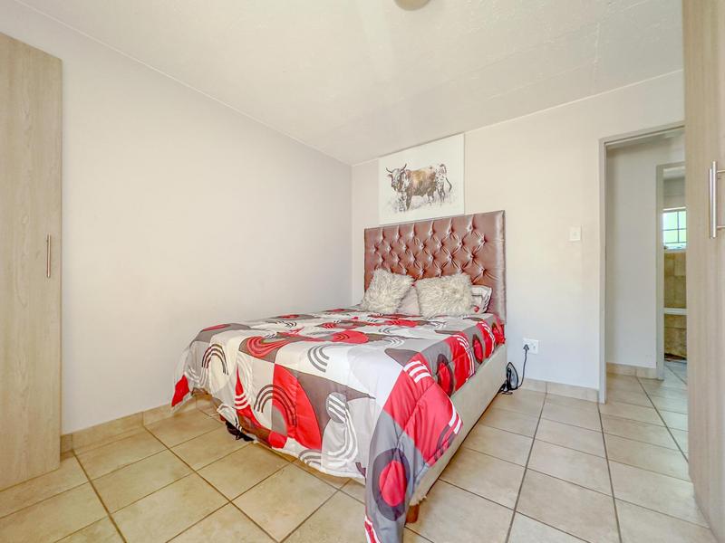 2 Bedroom Property for Sale in Rooihuiskraal Gauteng