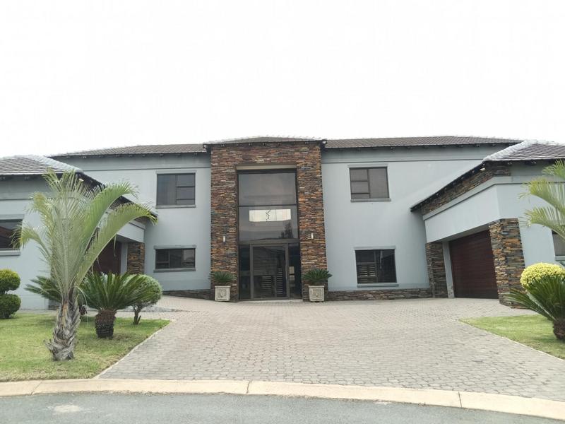 To Let 5 Bedroom Property for Rent in Blue Valley Golf Estate Gauteng