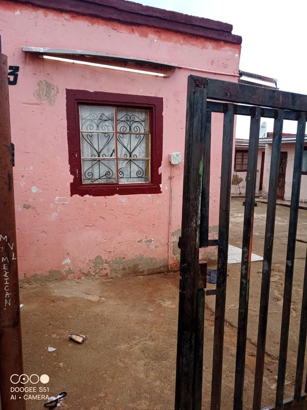 To Let 0 Bedroom Property for Rent in Mohlakeng Gauteng