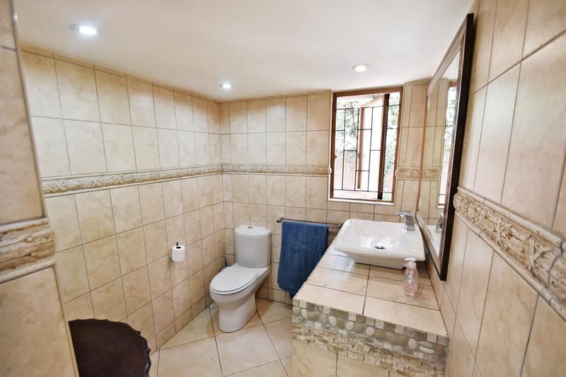 4 Bedroom Property for Sale in Benmore Gardens Gauteng