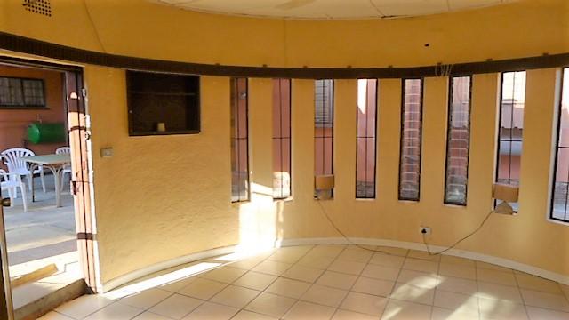 7 Bedroom Property for Sale in Fontainebleau Gauteng