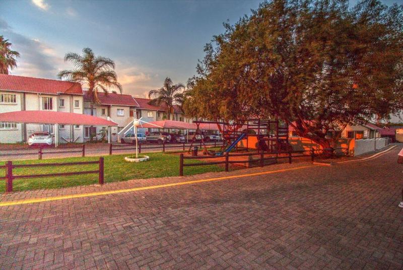 2 Bedroom Property for Sale in Glen Marais Gauteng