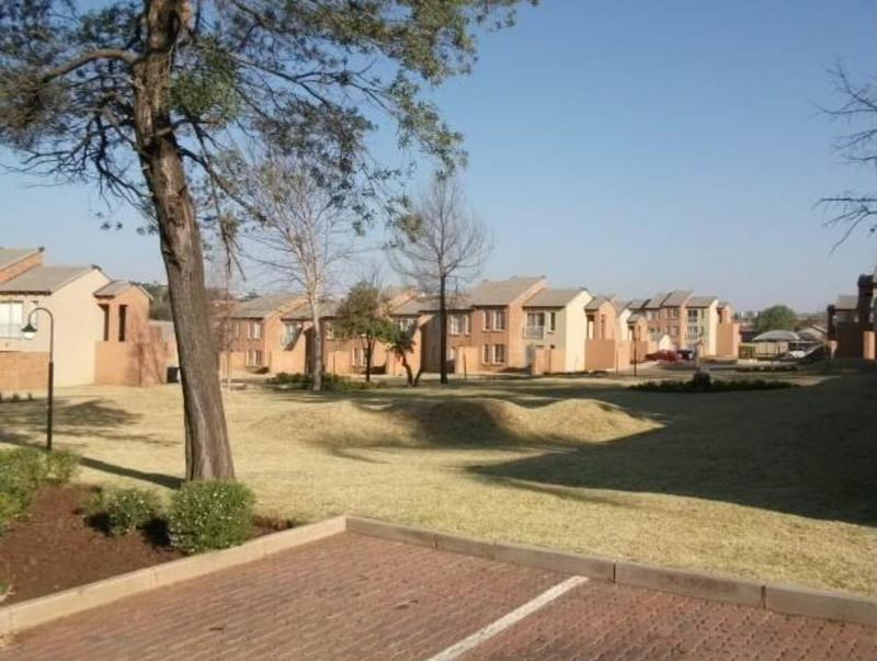 2 Bedroom Property for Sale in Noordwyk Gauteng