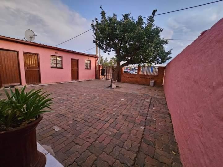 6 Bedroom Property for Sale in Winnie Mandela Gauteng