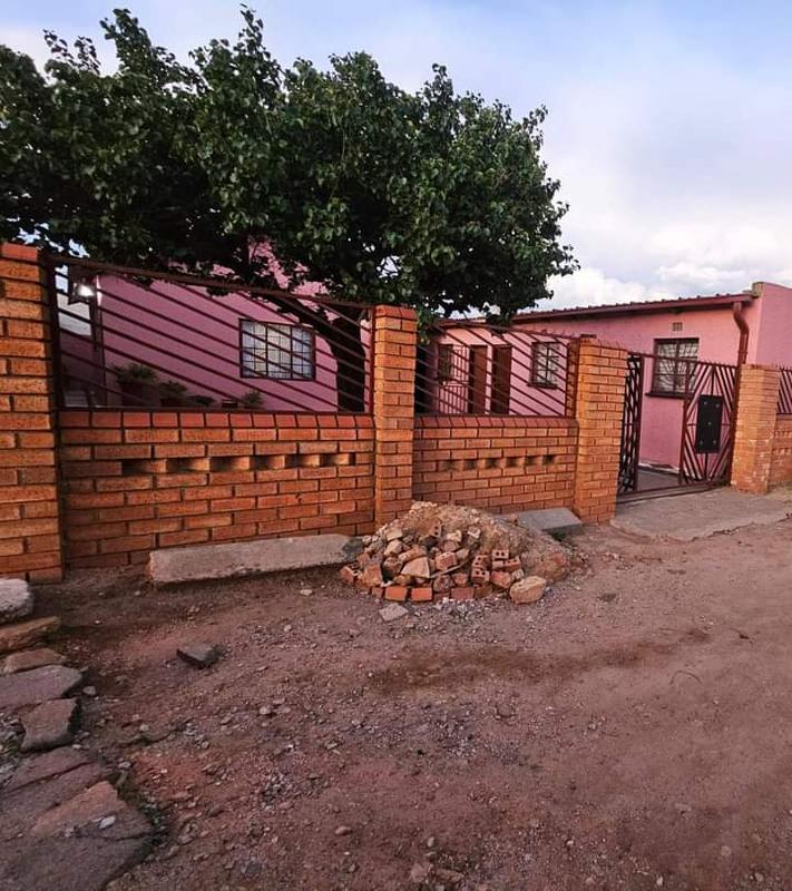 6 Bedroom Property for Sale in Winnie Mandela Gauteng