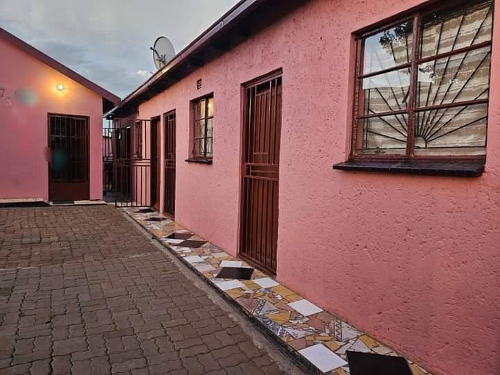 6 Bedroom Property for Sale in Winnie Mandela Gauteng