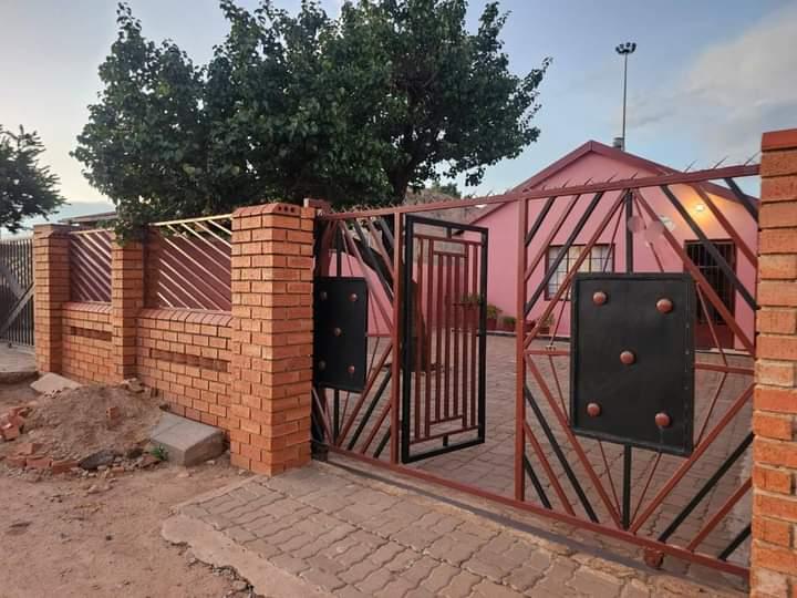 6 Bedroom Property for Sale in Winnie Mandela Gauteng