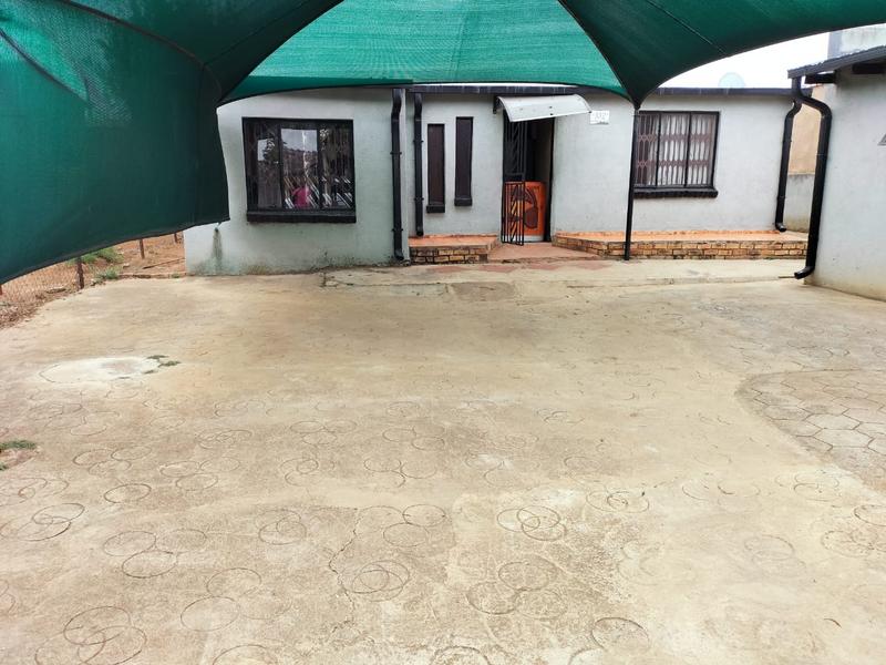 4 Bedroom Property for Sale in Lotus Gardens Gauteng