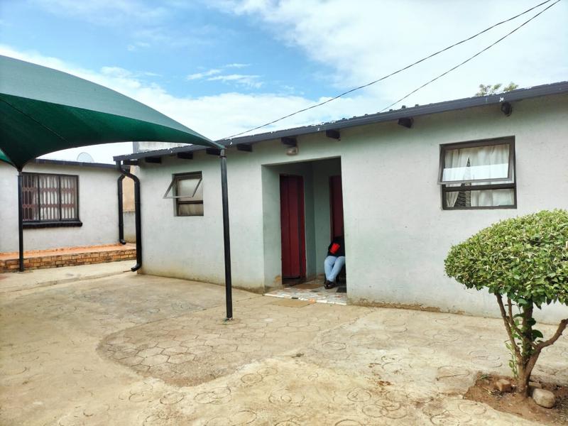 4 Bedroom Property for Sale in Lotus Gardens Gauteng