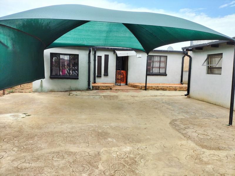 4 Bedroom Property for Sale in Lotus Gardens Gauteng