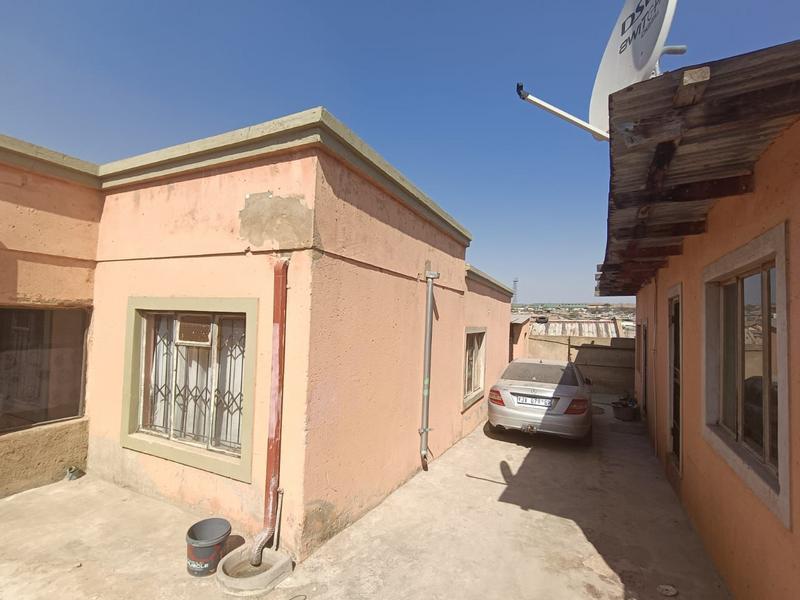 5 Bedroom Property for Sale in Kaalfontein Gauteng