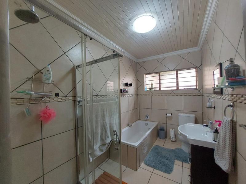 4 Bedroom Property for Sale in Sinoville Gauteng
