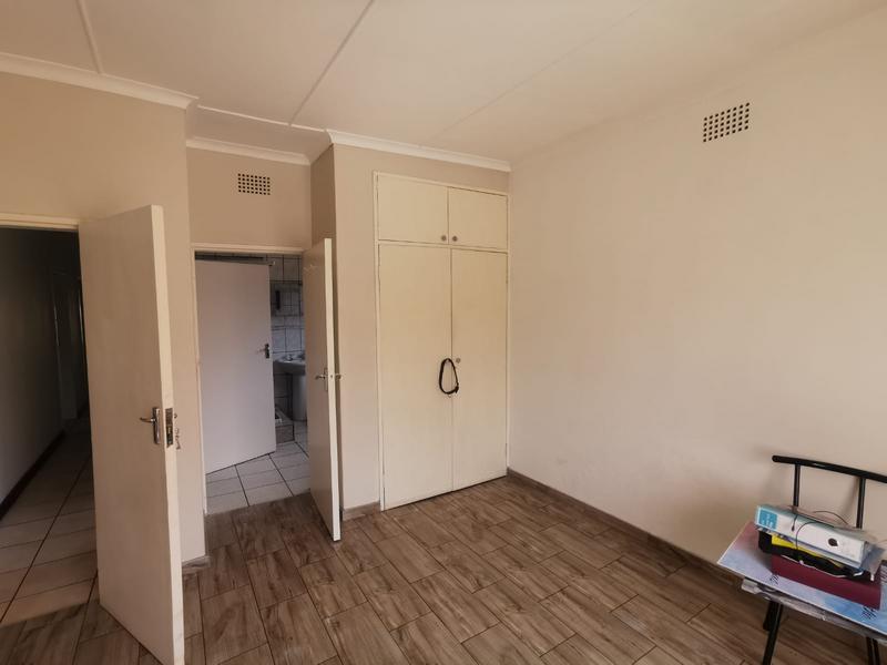 5 Bedroom Property for Sale in Petersfield Gauteng