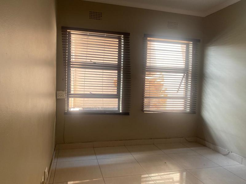 To Let 4 Bedroom Property for Rent in Discovery Gauteng