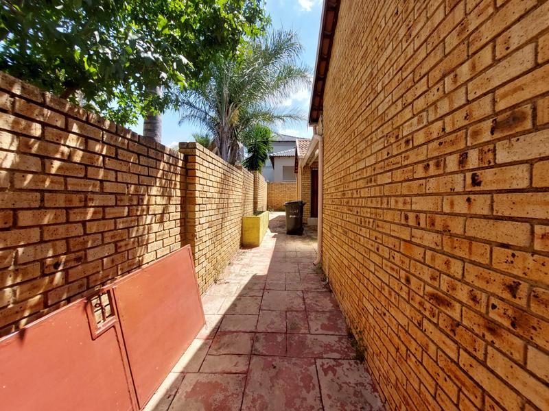 3 Bedroom Property for Sale in Thatchfield Gauteng