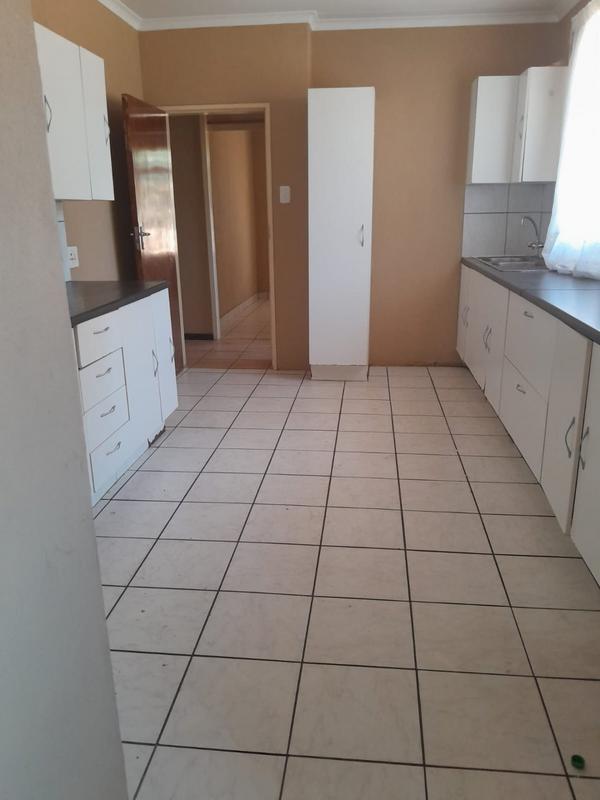 To Let 3 Bedroom Property for Rent in Kwaggasrand Gauteng