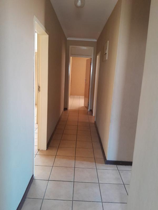 To Let 3 Bedroom Property for Rent in Kwaggasrand Gauteng