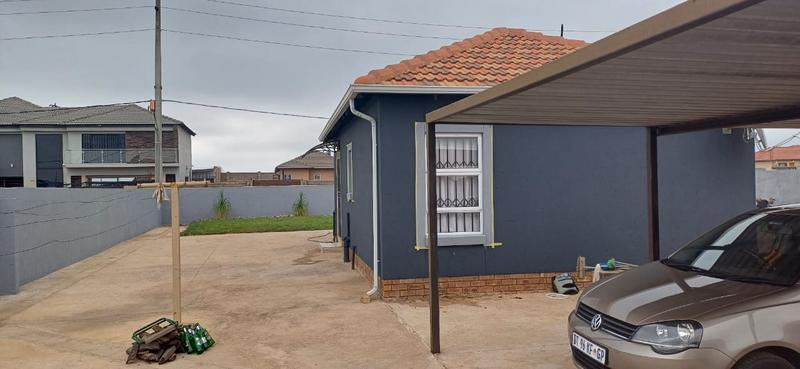 To Let 2 Bedroom Property for Rent in Azaadville Gauteng