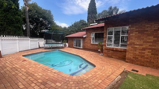 6 Bedroom Property for Sale in Marais Steyn Park Gauteng