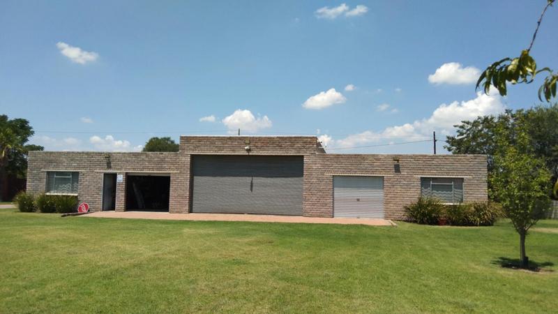 8 Bedroom Property for Sale in Vaal Marina Gauteng