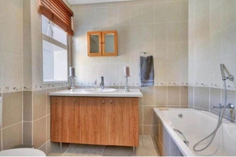 2 Bedroom Property for Sale in Atholl Gauteng