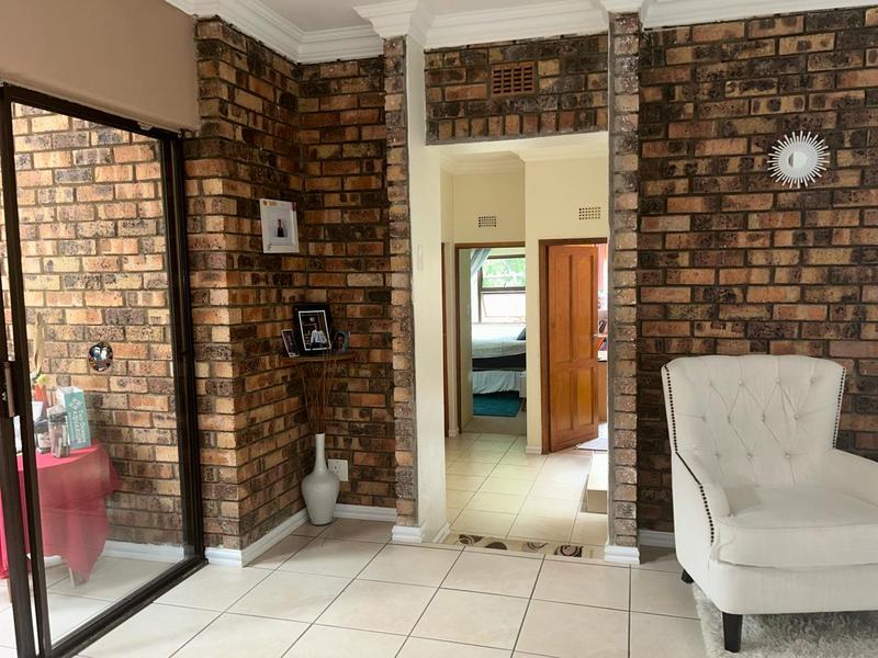 To Let 4 Bedroom Property for Rent in Douglasdale Gauteng