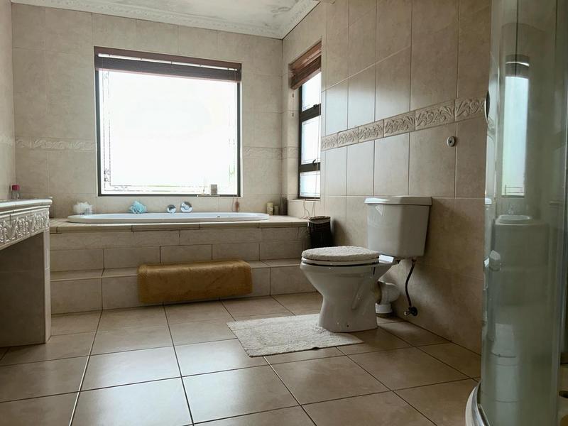 To Let 4 Bedroom Property for Rent in Douglasdale Gauteng