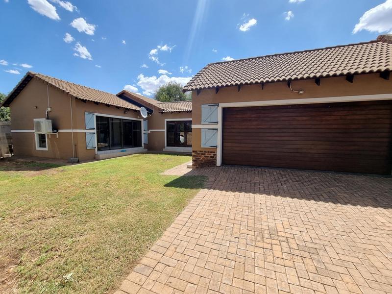 To Let 3 Bedroom Property for Rent in Kookrus Gauteng