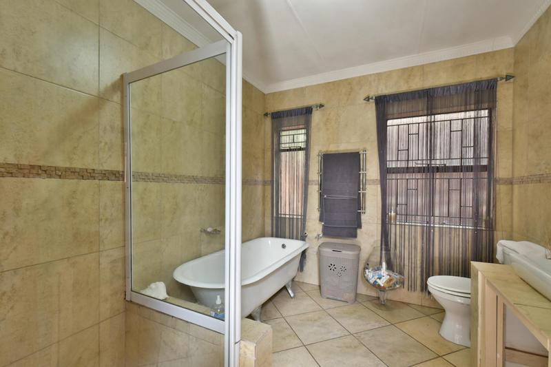 4 Bedroom Property for Sale in Glenvista Gauteng