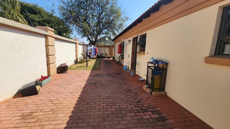 3 Bedroom Property for Sale in Annlin Gauteng