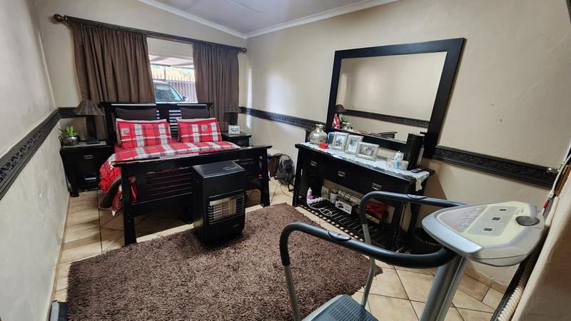 4 Bedroom Property for Sale in Sinoville Gauteng