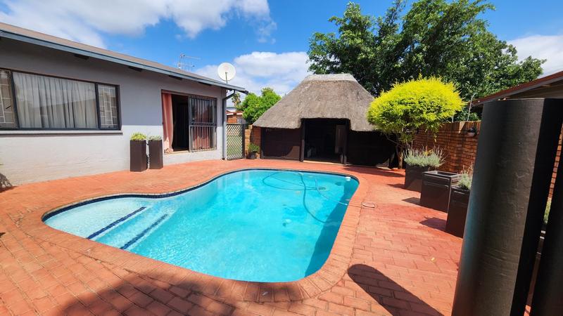 4 Bedroom Property for Sale in Sinoville Gauteng