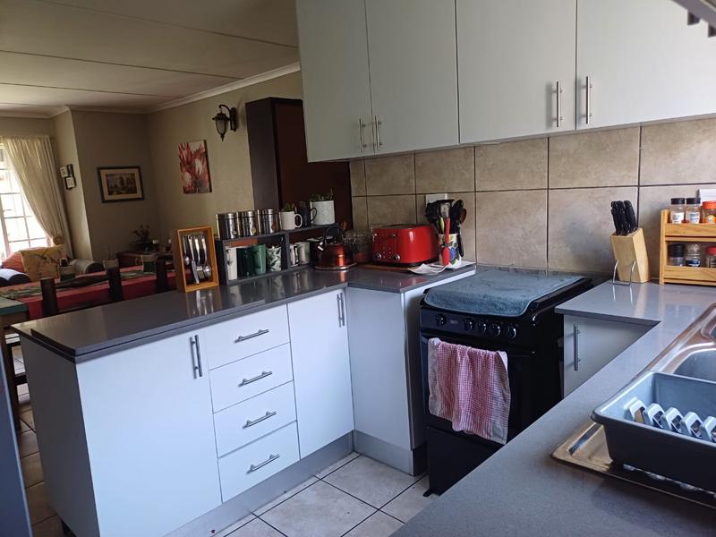 2 Bedroom Property for Sale in Glen Marais Gauteng