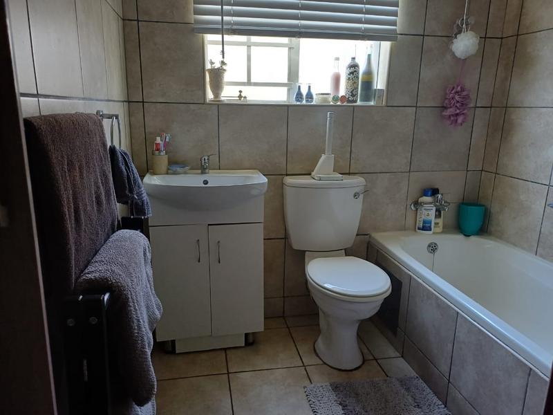 2 Bedroom Property for Sale in Glen Marais Gauteng