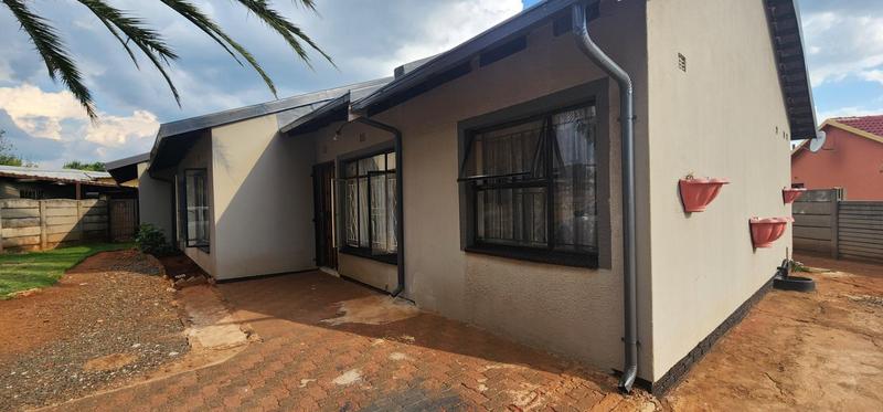 5 Bedroom Property for Sale in Dawn Park Gauteng