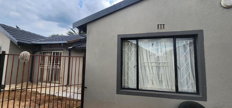 5 Bedroom Property for Sale in Dawn Park Gauteng