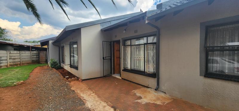 5 Bedroom Property for Sale in Dawn Park Gauteng