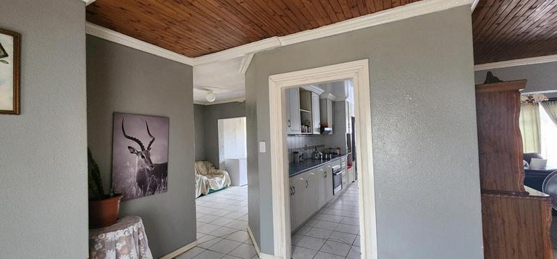 5 Bedroom Property for Sale in Dawn Park Gauteng