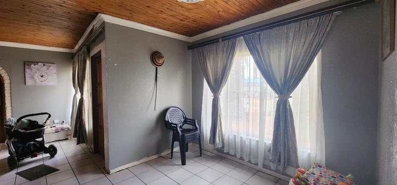 5 Bedroom Property for Sale in Dawn Park Gauteng