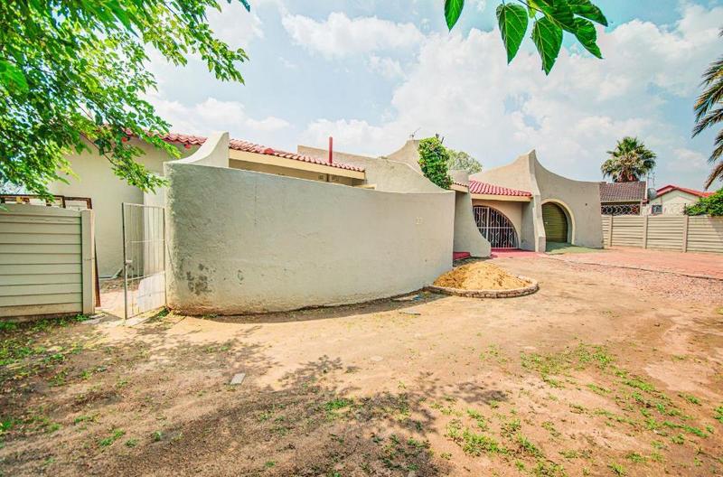 3 Bedroom Property for Sale in Birchleigh North Gauteng