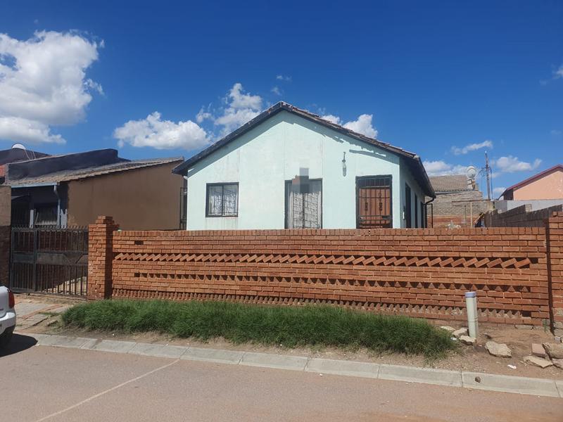 5 Bedroom Property for Sale in Esiziba Gauteng