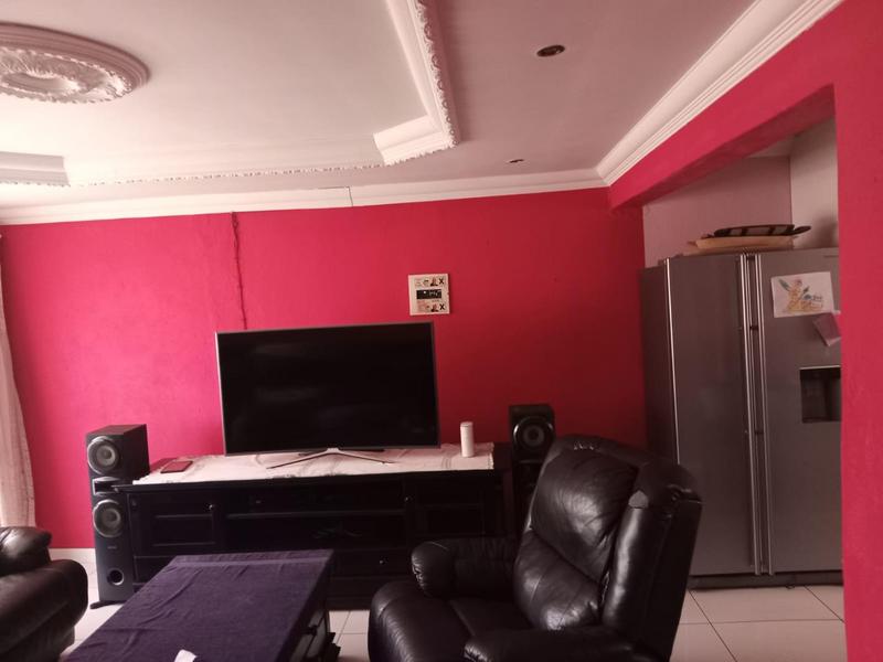 2 Bedroom Property for Sale in Ililiba Gauteng