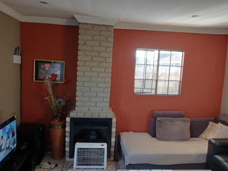 4 Bedroom Property for Sale in Clayville Gauteng