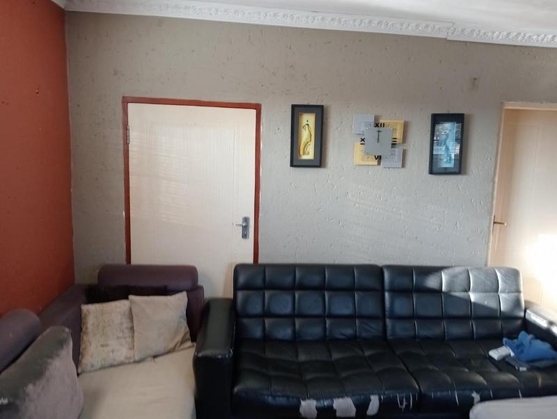 4 Bedroom Property for Sale in Clayville Gauteng