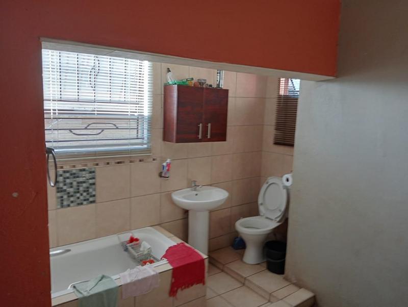 4 Bedroom Property for Sale in Clayville Gauteng