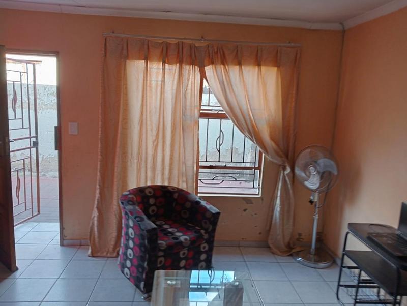 4 Bedroom Property for Sale in Clayville Gauteng