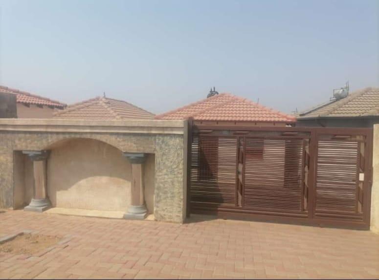 2 Bedroom Property for Sale in Clayville Gauteng