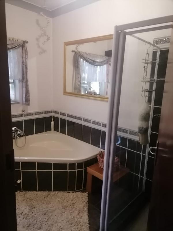 4 Bedroom Property for Sale in Clayville Gauteng